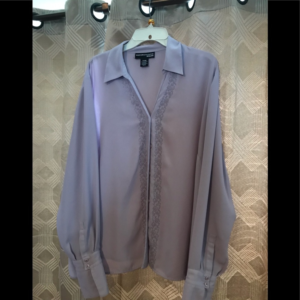 Woman’s 20w lavender dress top
